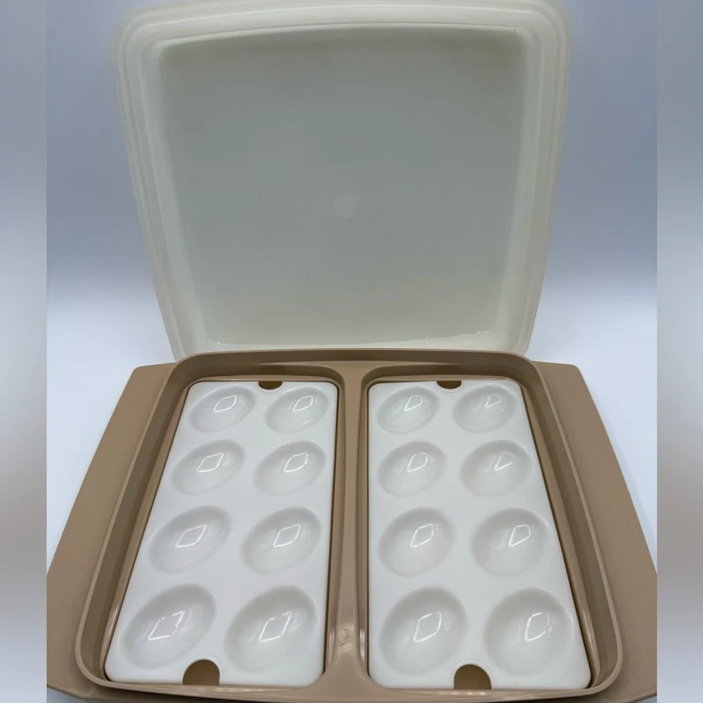 Vintage Tupperware Deviled Egg Carrier #723-3 – Almond
